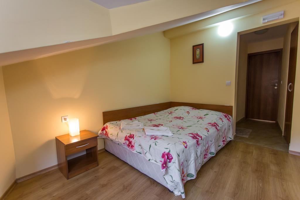 Hera Guest House Chiflik Exterior foto