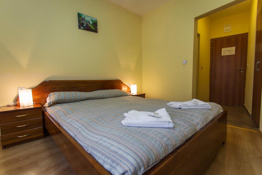 Hera Guest House Chiflik Exterior foto