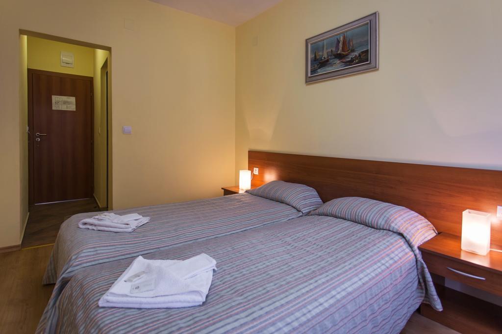 Hera Guest House Chiflik Exterior foto