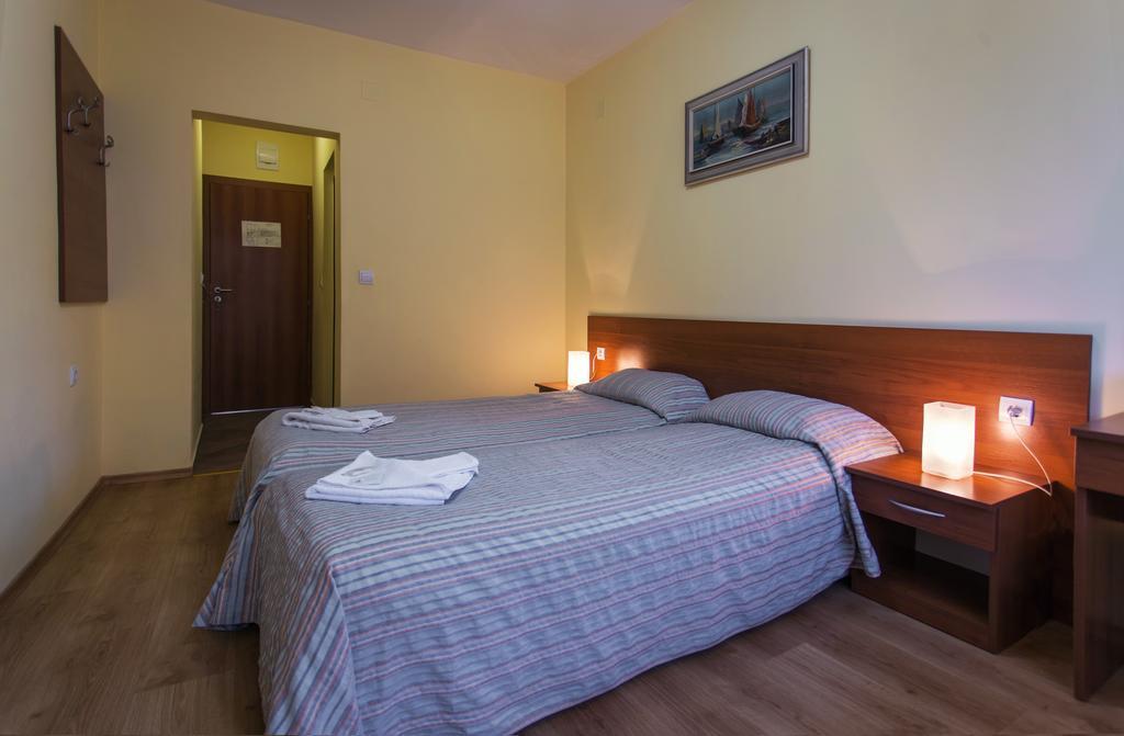 Hera Guest House Chiflik Exterior foto